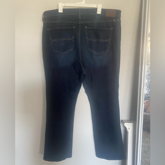 Women’s Lucky Brand Emma Boot Jeans - Picture 2 of 6